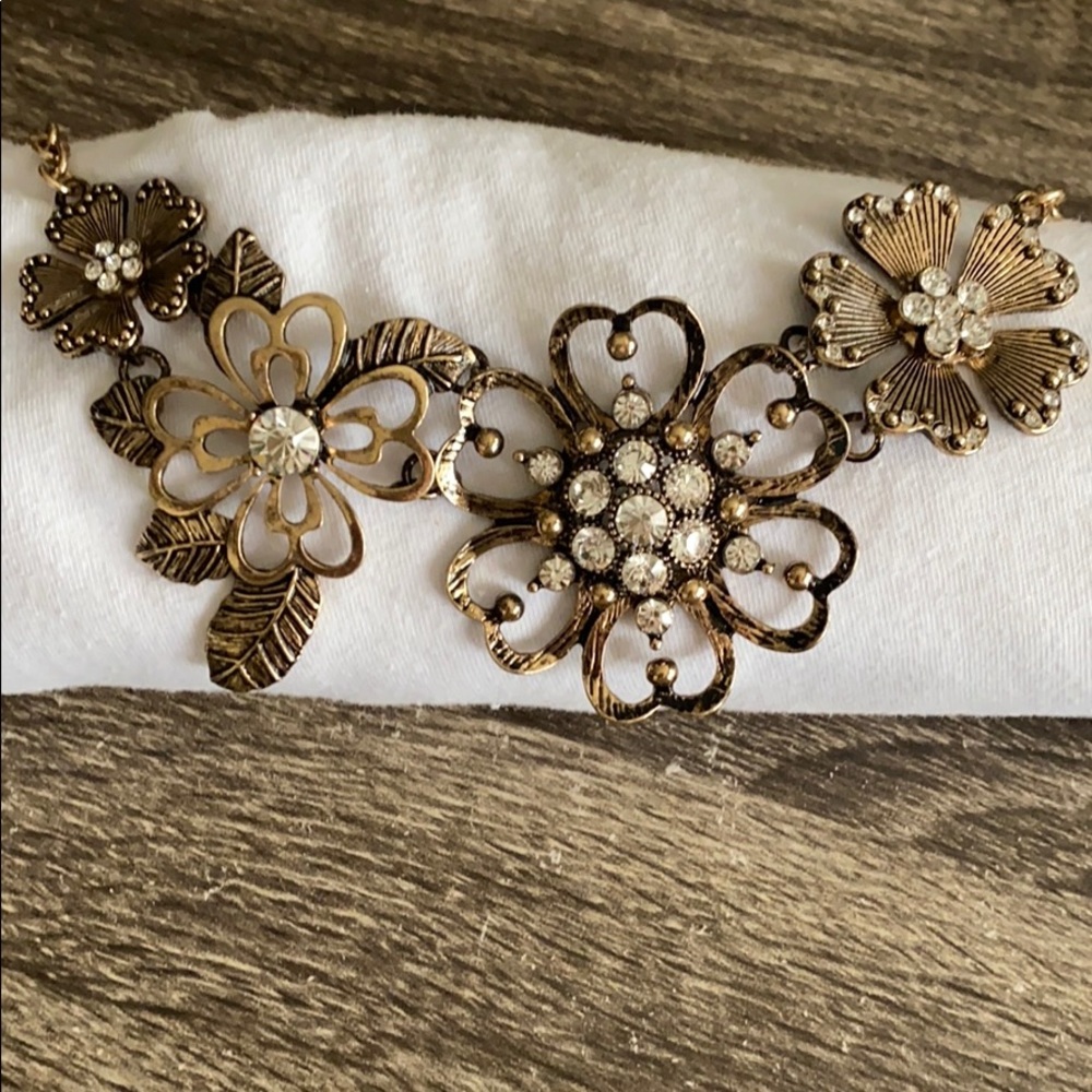 Floral necklace